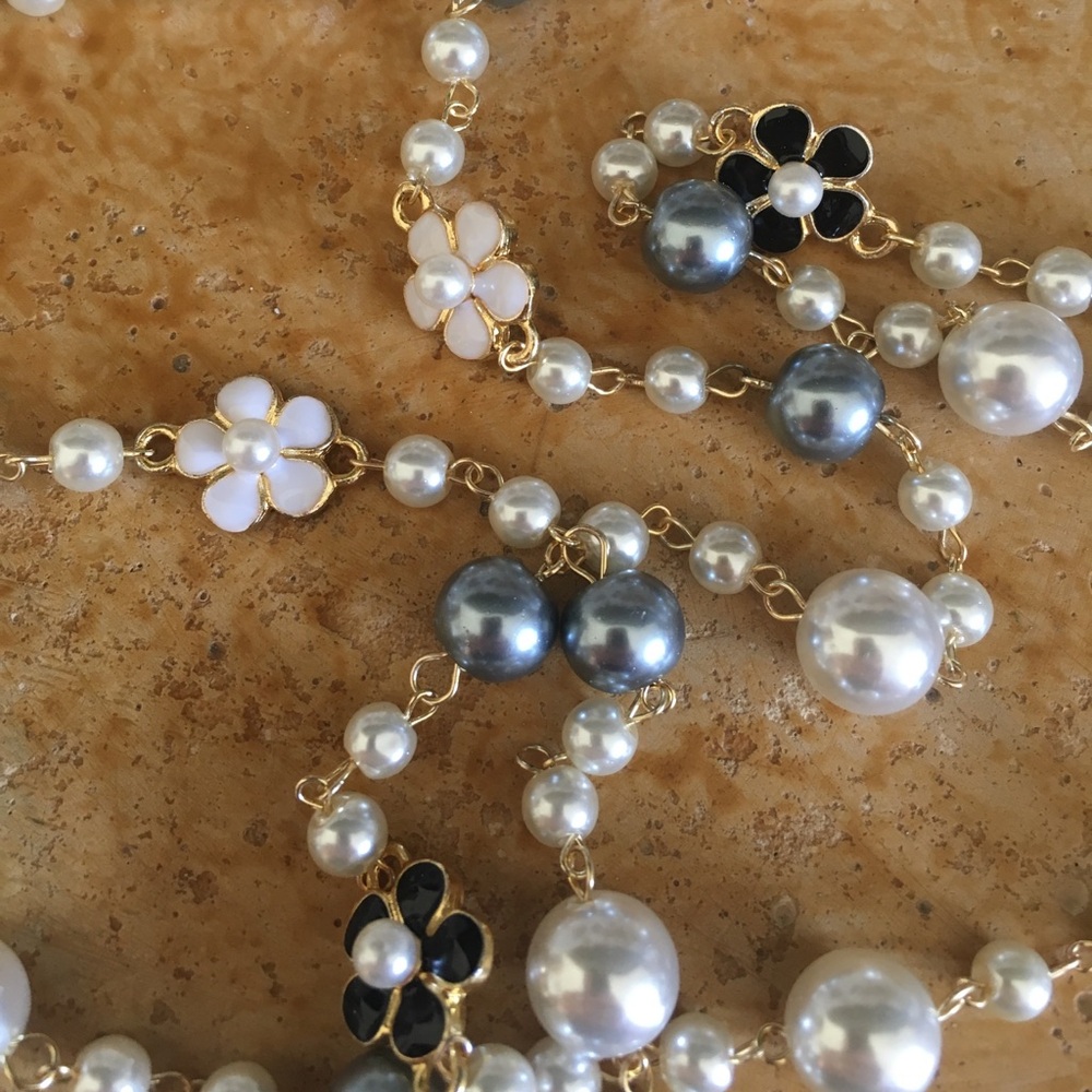 Magnolia Floral & Pearl Beaded Necklace - Picture 12 of 14